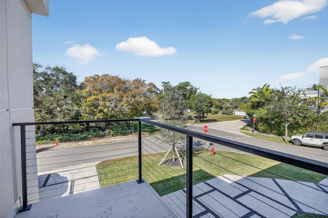 750 NE 16th Avenue, Fort Lauderdale, FL 33304