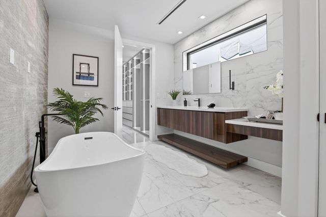 750 NE 16th Avenue, Fort Lauderdale, FL 33304