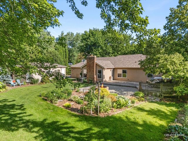 44W043 Fox Wilds Drive, St. Charles, IL 60175