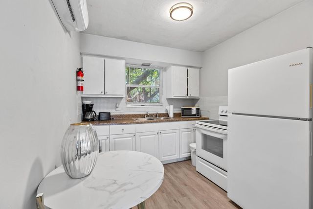 1826 Sherman Street Apt 8, Hollywood, FL 33020