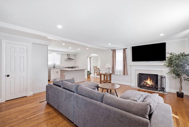 35 Ludlow Street, Acushnet, MA 02743
