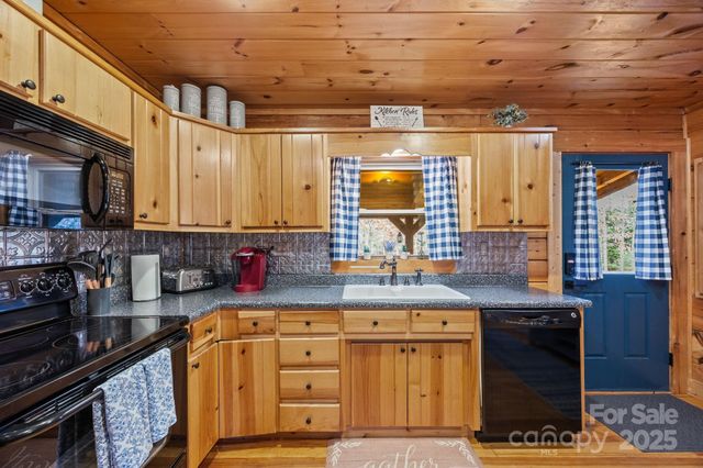749 Henry Thompson Road, Tryon, NC 28782