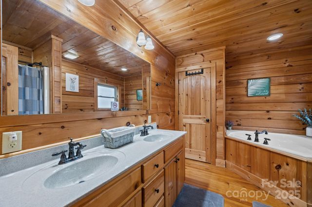 749 Henry Thompson Road, Tryon, NC 28782