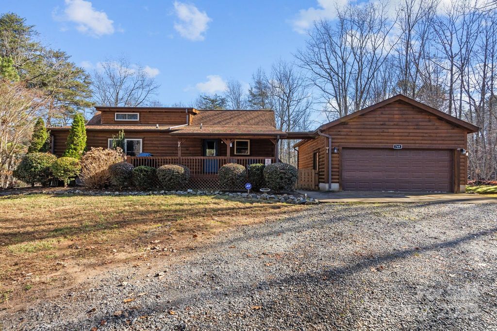 749 Henry Thompson Road, Tryon, NC 28782