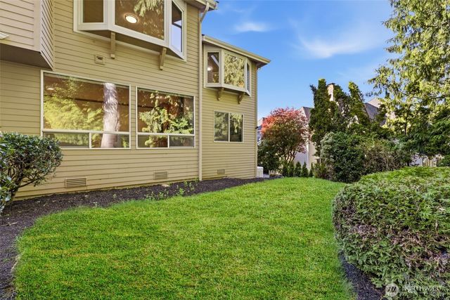 5570 176th Place SE, Bellevue, WA 98006
