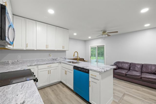 34600 Michelle Drive, Romulus, MI 48174