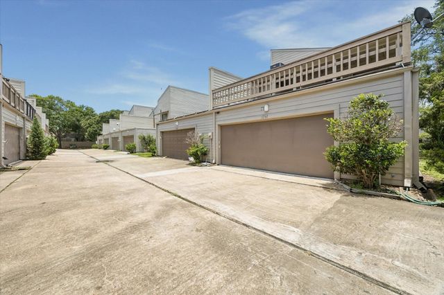 11747 Lakeside Place Drive, Houston, TX 77077