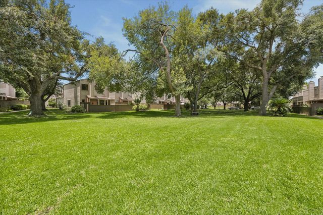11747 Lakeside Place Drive, Houston, TX 77077
