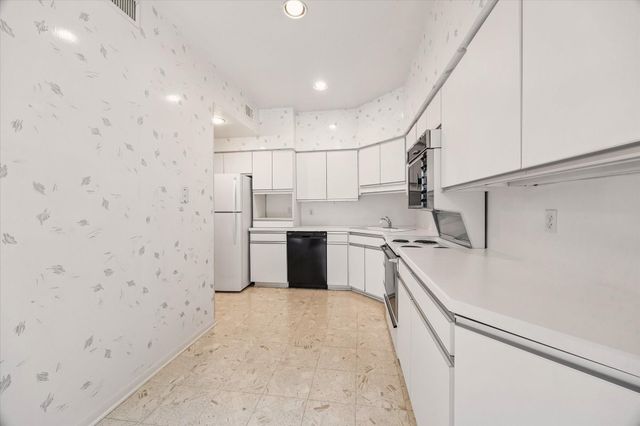 11747 Lakeside Place Drive, Houston, TX 77077