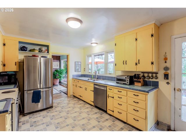 533 E 40TH Ave, Eugene, OR 97405