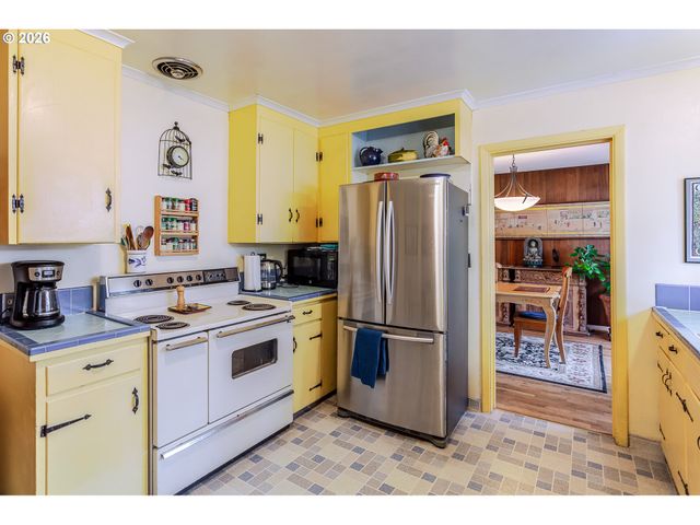 533 E 40TH Ave, Eugene, OR 97405