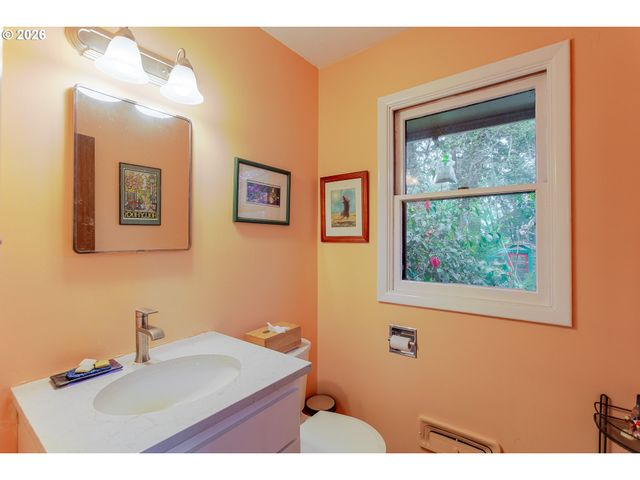 533 E 40TH Ave, Eugene, OR 97405