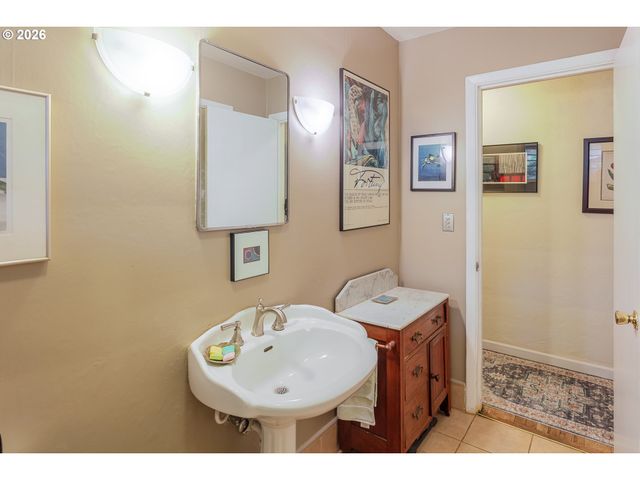 533 E 40TH Ave, Eugene, OR 97405