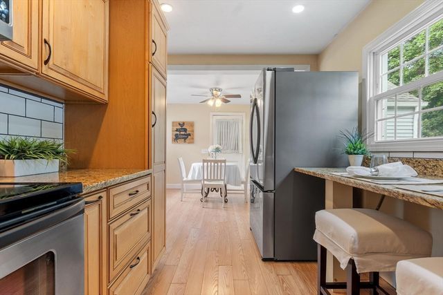 14 Meadow Ln, Worcester, MA 01602