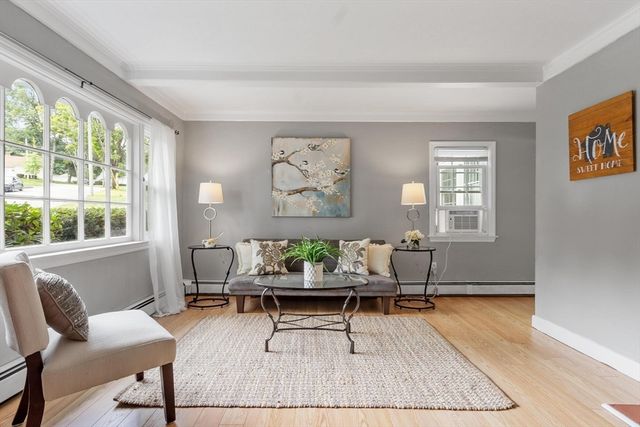 14 Meadow Ln, Worcester, MA 01602