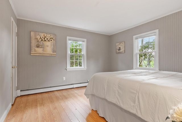 14 Meadow Ln, Worcester, MA 01602