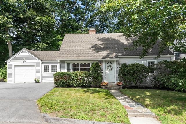 14 Meadow Ln, Worcester, MA 01602