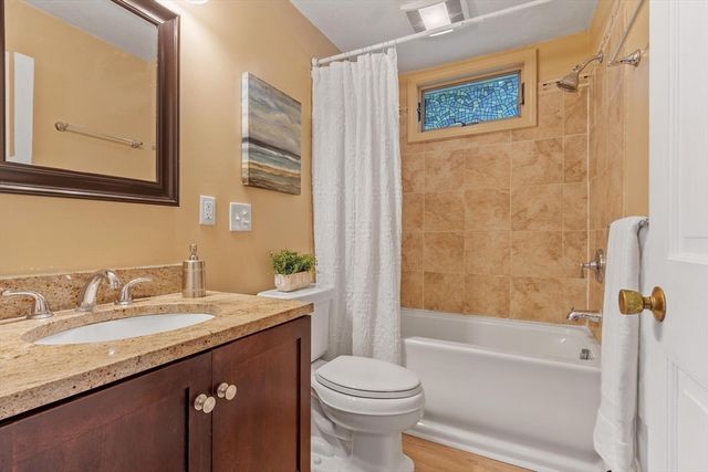 14 Meadow Ln, Worcester, MA 01602