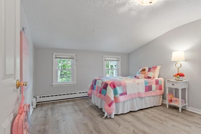 14 Meadow Ln, Worcester, MA 01602