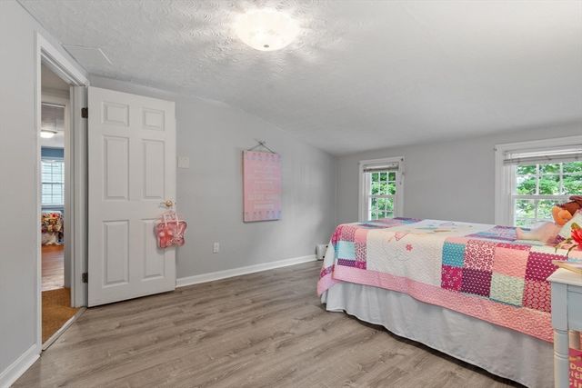 14 Meadow Ln, Worcester, MA 01602