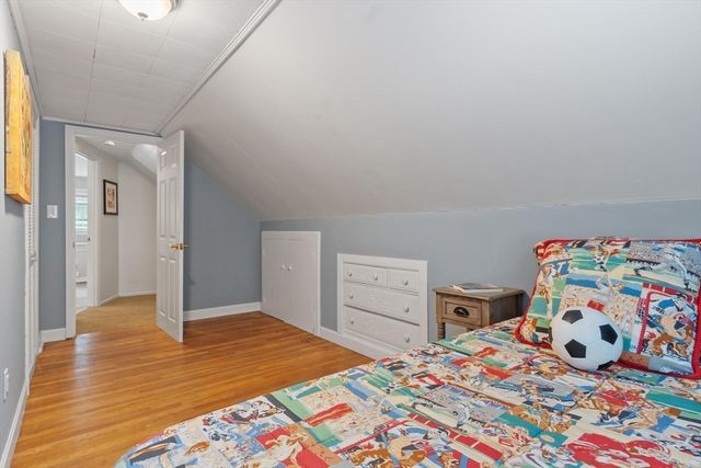 14 Meadow Ln, Worcester, MA 01602