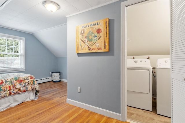 14 Meadow Ln, Worcester, MA 01602