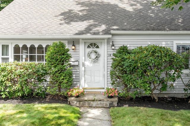 14 Meadow Ln, Worcester, MA 01602