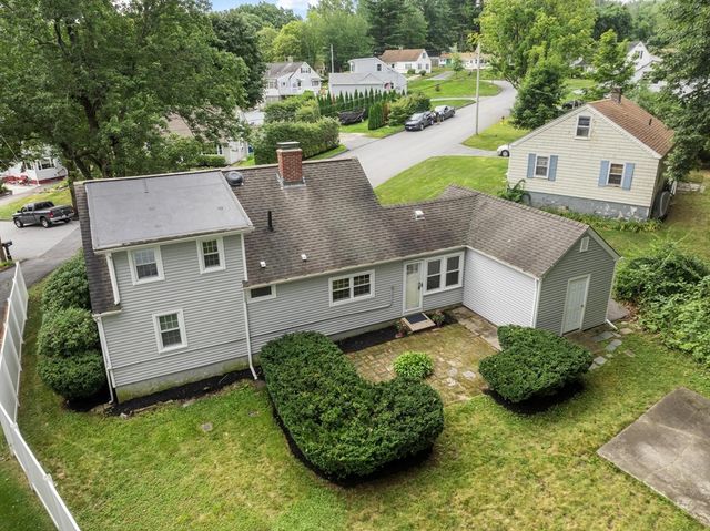 14 Meadow Ln, Worcester, MA 01602