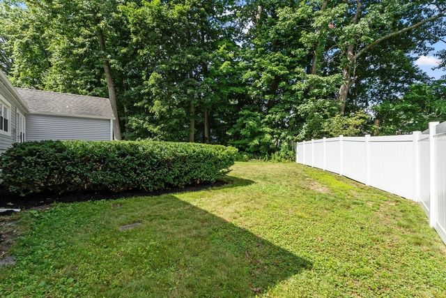 14 Meadow Ln, Worcester, MA 01602