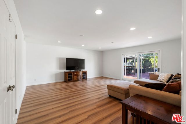 19 La Paz Court, Simi Valley, CA 93065