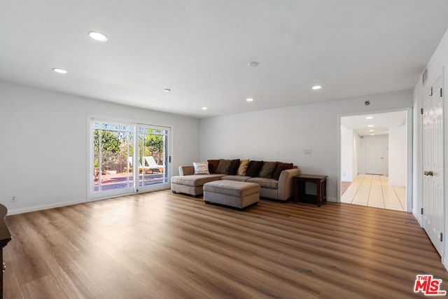 19 La Paz Court, Simi Valley, CA 93065