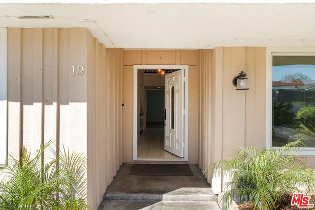 19 La Paz Court, Simi Valley, CA 93065