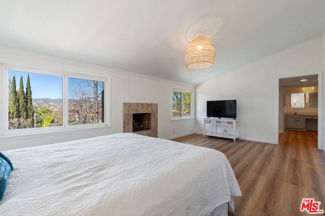 19 La Paz Court, Simi Valley, CA 93065