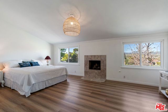 19 La Paz Court, Simi Valley, CA 93065