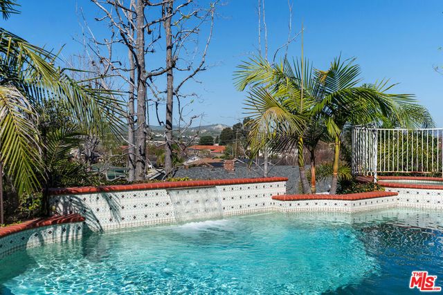 19 La Paz Court, Simi Valley, CA 93065