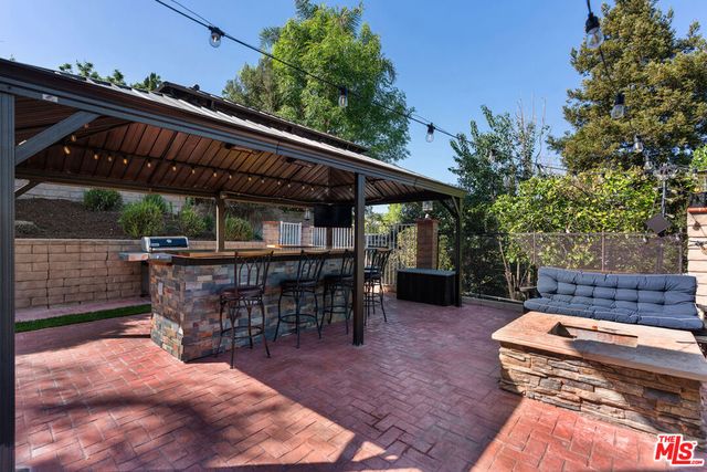 19 La Paz Court, Simi Valley, CA 93065