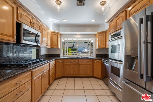 19 La Paz Court, Simi Valley, CA 93065