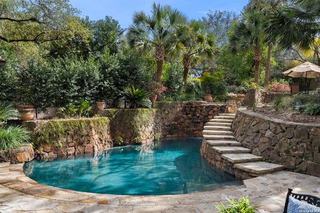 829 Contour Drive, San Antonio, TX 78212