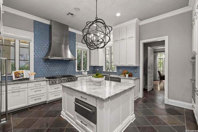 829 Contour Drive, San Antonio, TX 78212