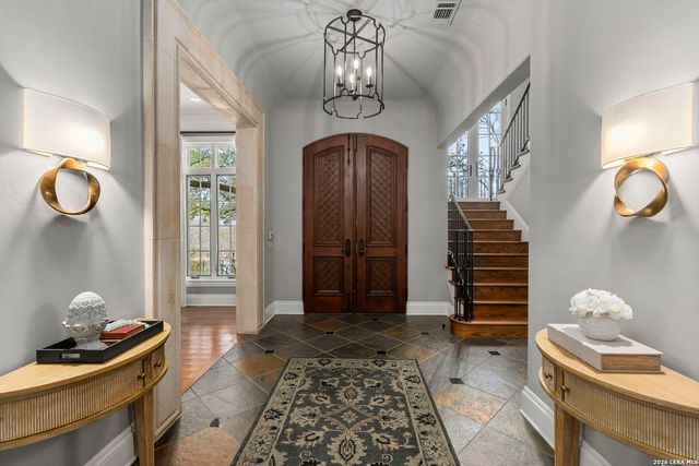 829 Contour Drive, San Antonio, TX 78212