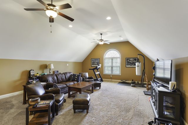 1076 Summerstar Cir, Gallatin, TN 37066