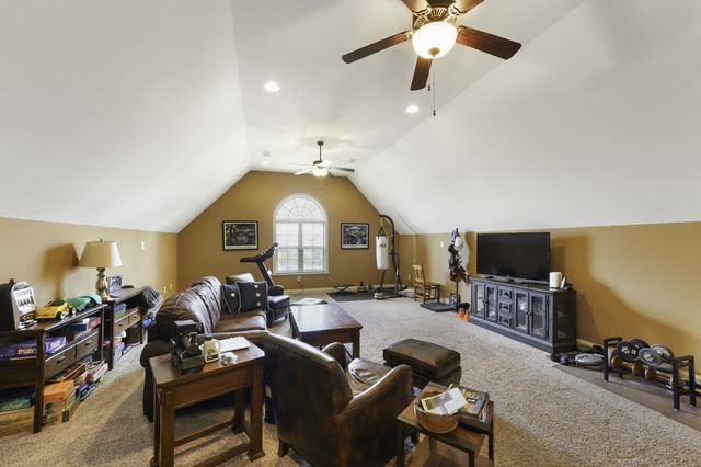 1076 Summerstar Cir, Gallatin, TN 37066