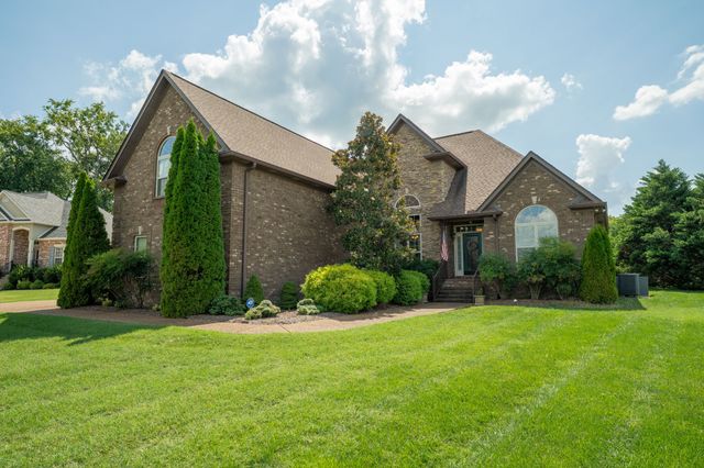1076 Summerstar Cir, Gallatin, TN 37066