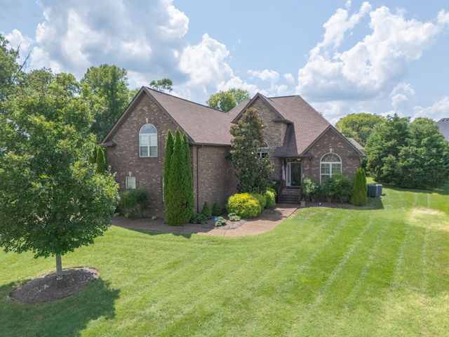 1076 Summerstar Cir, Gallatin, TN 37066
