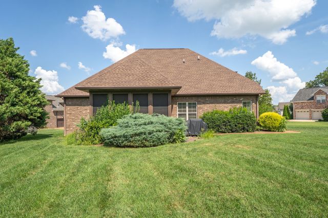 1076 Summerstar Cir, Gallatin, TN 37066