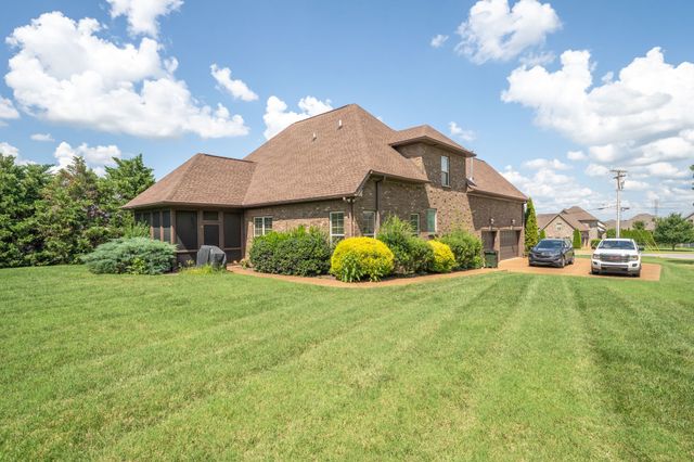 1076 Summerstar Cir, Gallatin, TN 37066