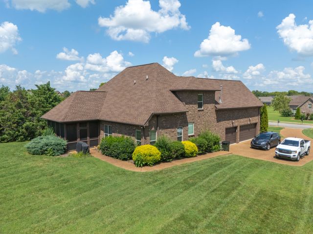 1076 Summerstar Cir, Gallatin, TN 37066