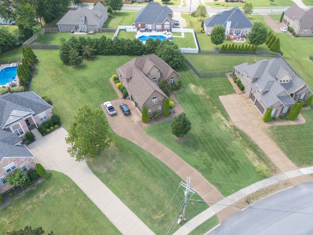 1076 Summerstar Cir, Gallatin, TN 37066