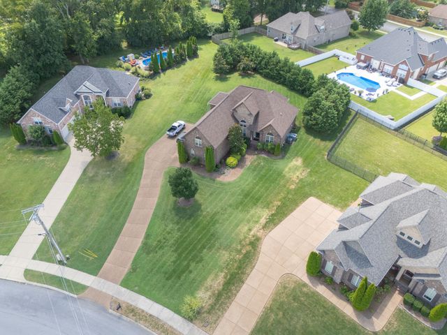 1076 Summerstar Cir, Gallatin, TN 37066