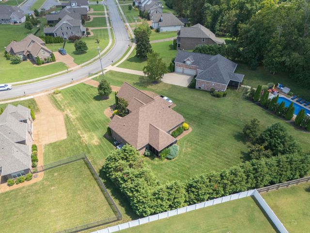 1076 Summerstar Cir, Gallatin, TN 37066